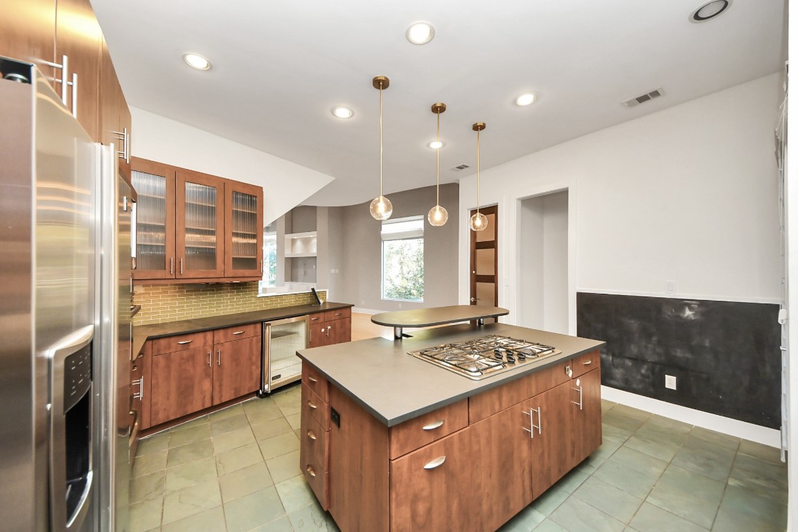 1610 Calumet Street Houston, TX 77004 - Photo 6 of 26 Retractable hood on Stovetop on island