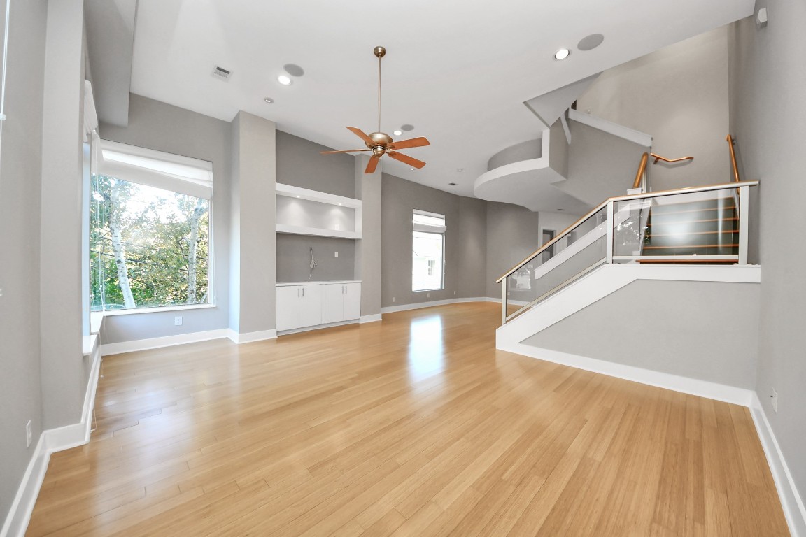 1610 Calumet Street Houston, TX 77004 - Photo 8 of 26 Expansive living room with soaring 12-ft ceilings, bamboo flooring, and large windows that fill the space with natural light