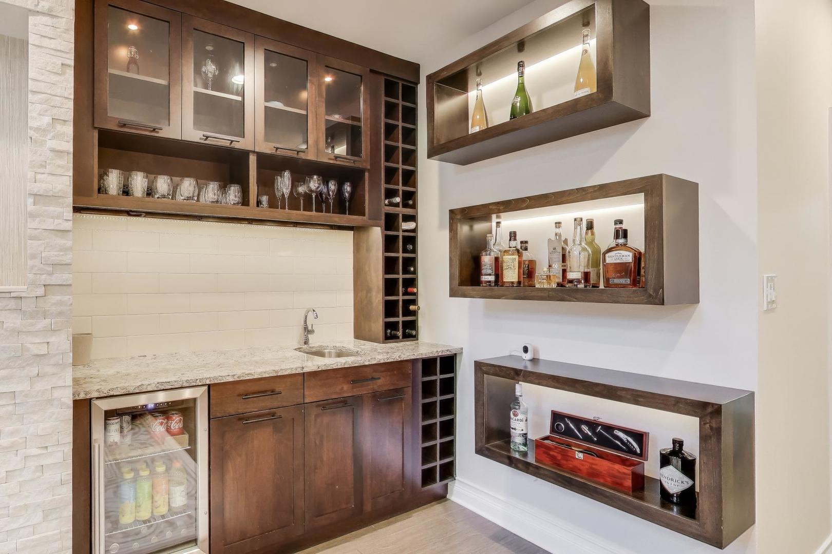 1614 West Erie Street Chicago, IL 60622 - Photo 31 of 50 a picture of a kitchen with an oven