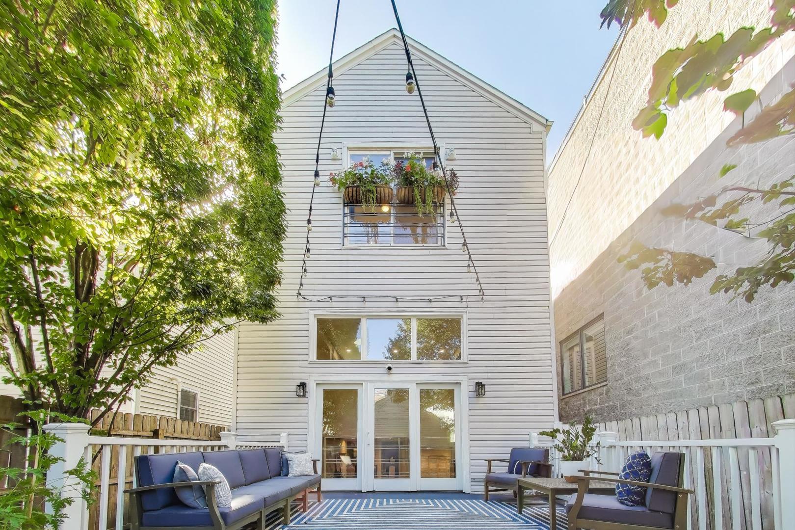 1614 West Erie Street Chicago, IL 60622 - Photo 40 of 50 a view of a house with a chairs in patio