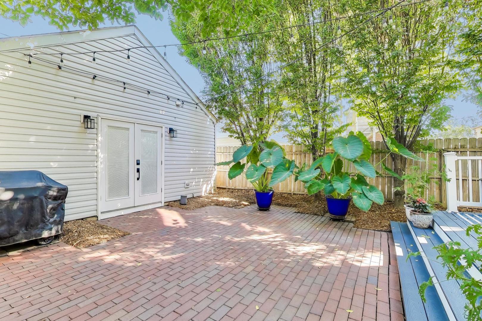 1614 West Erie Street Chicago, IL 60622 - Photo 42 of 50 a view of a backyard with a patio