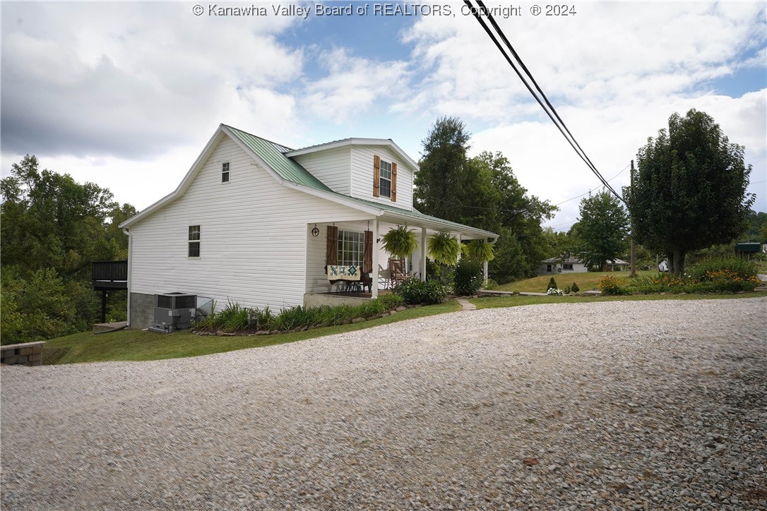 4682 Green Valley Road Huntington, WV 25701 - Photo 4 of 37 Gallery Image 4