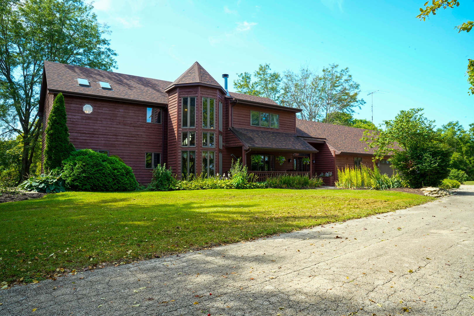 10175 Brown Road Morris, IL 60450 - Photo 1 of 31 a front view of a house with garden