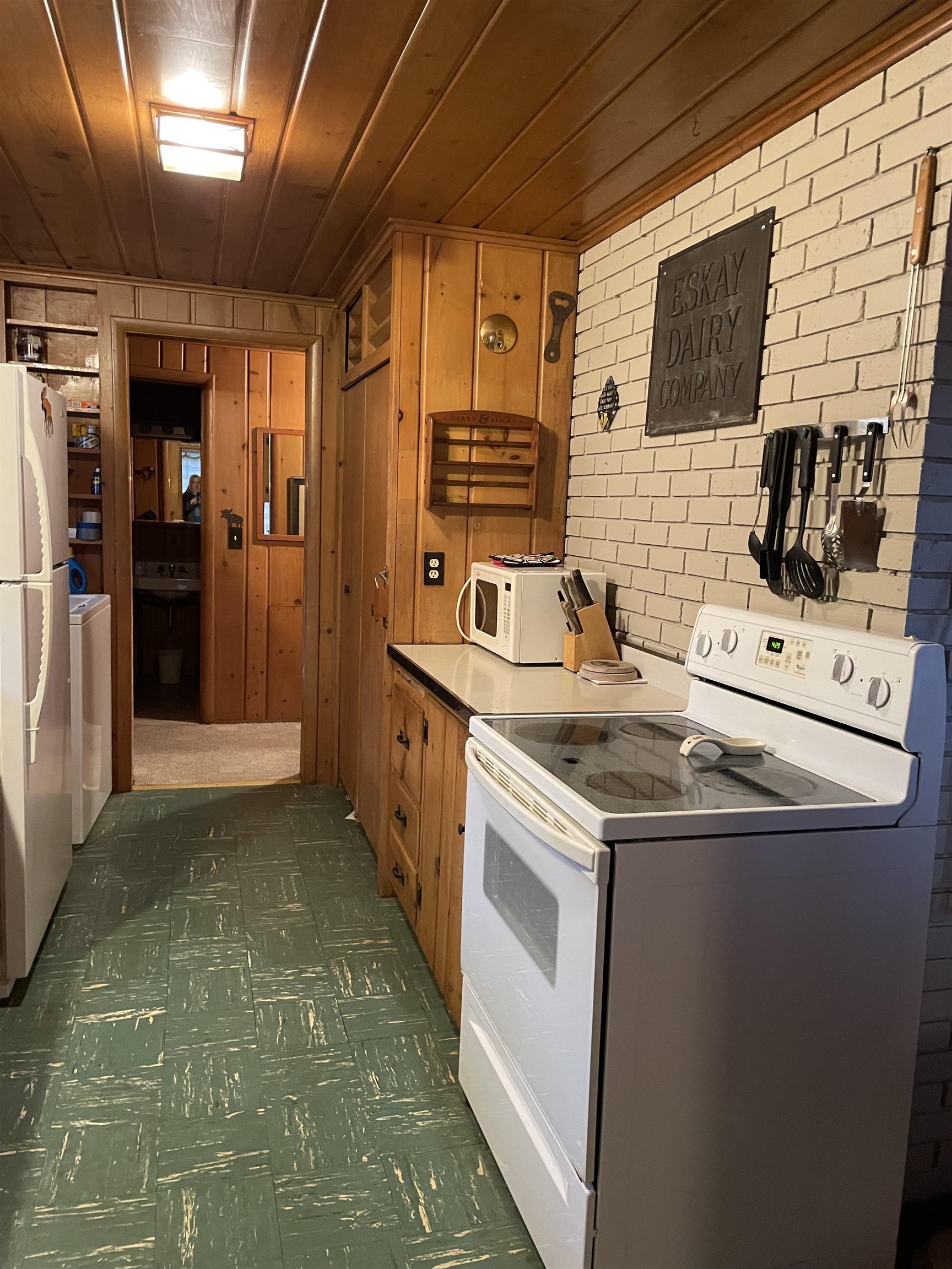 6134 Ridge Road Oscoda, MI 48750 - Photo 11 of 37 1907653-10.JPG