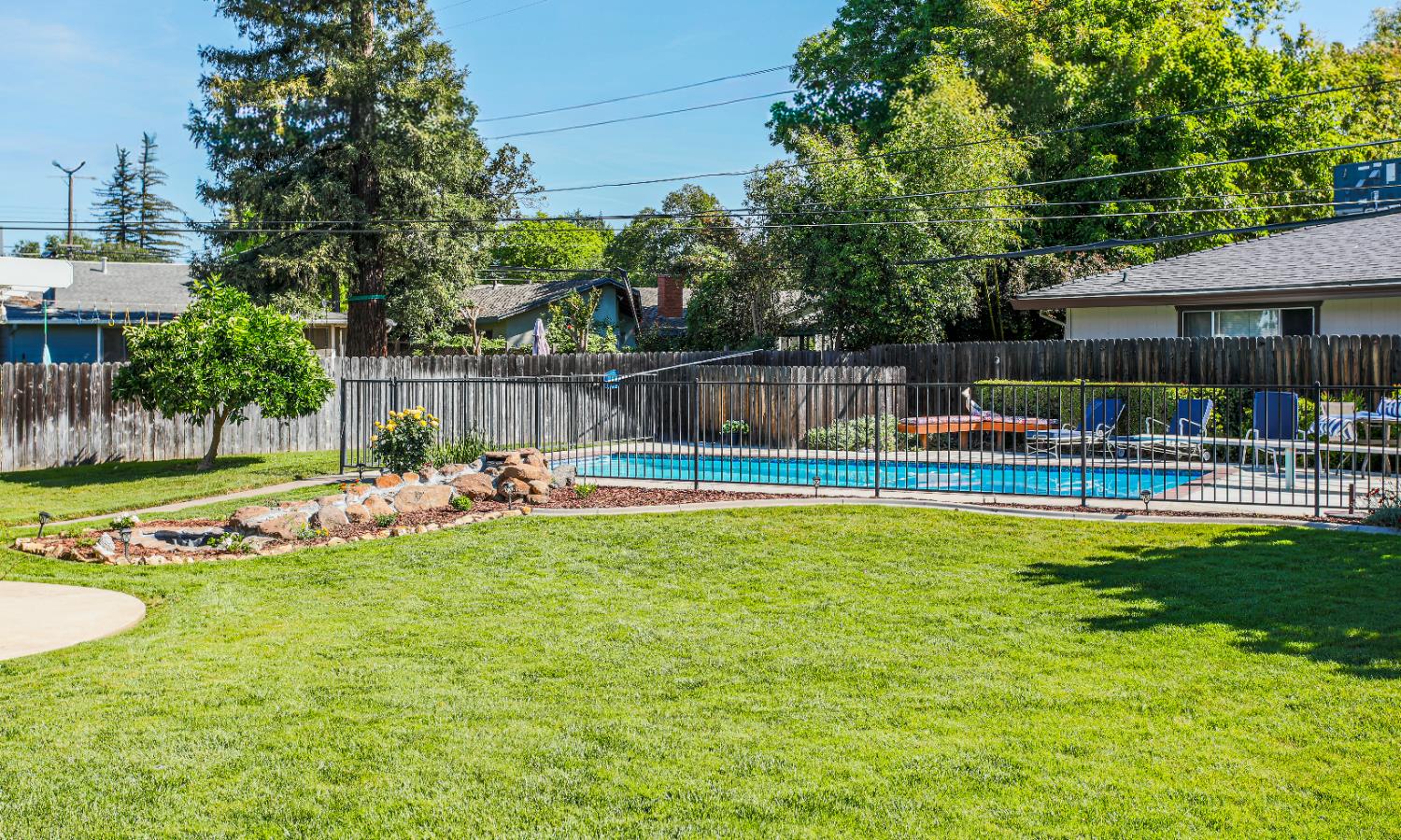 3236 Smathers Way Carmichael, CA 95608 - Photo 3 of 37