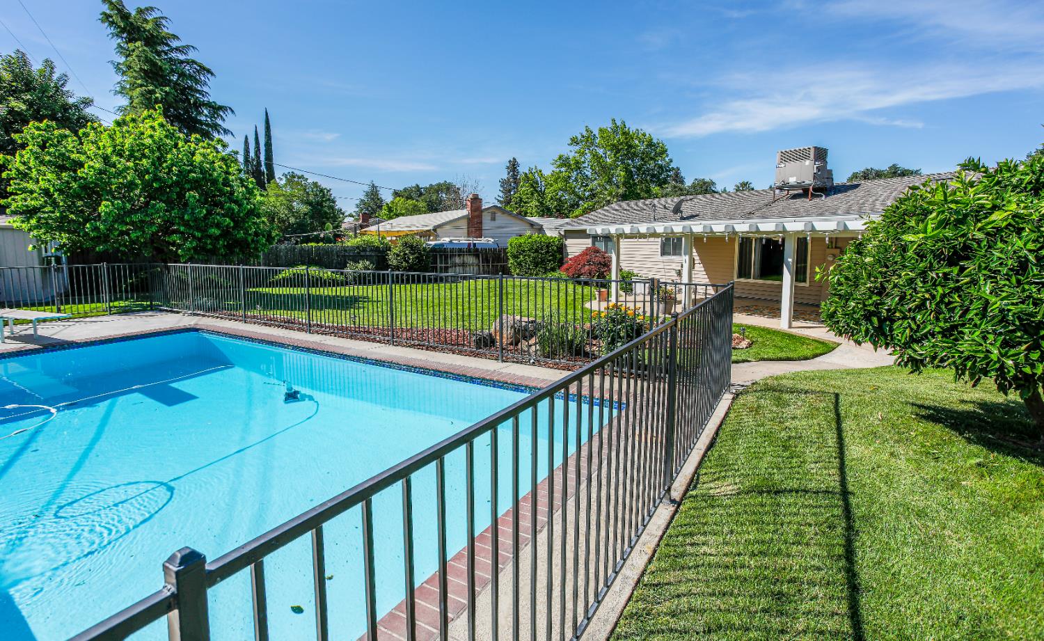 3236 Smathers Way Carmichael, CA 95608 - Photo 8 of 37