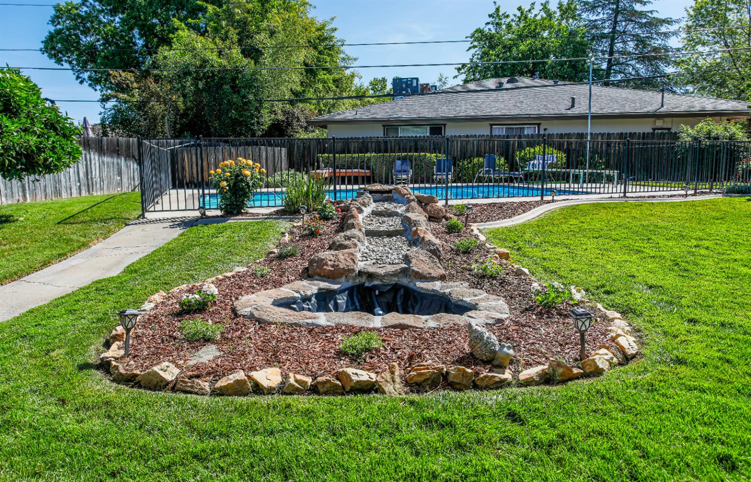 3236 Smathers Way Carmichael, CA 95608 - Photo 10 of 37