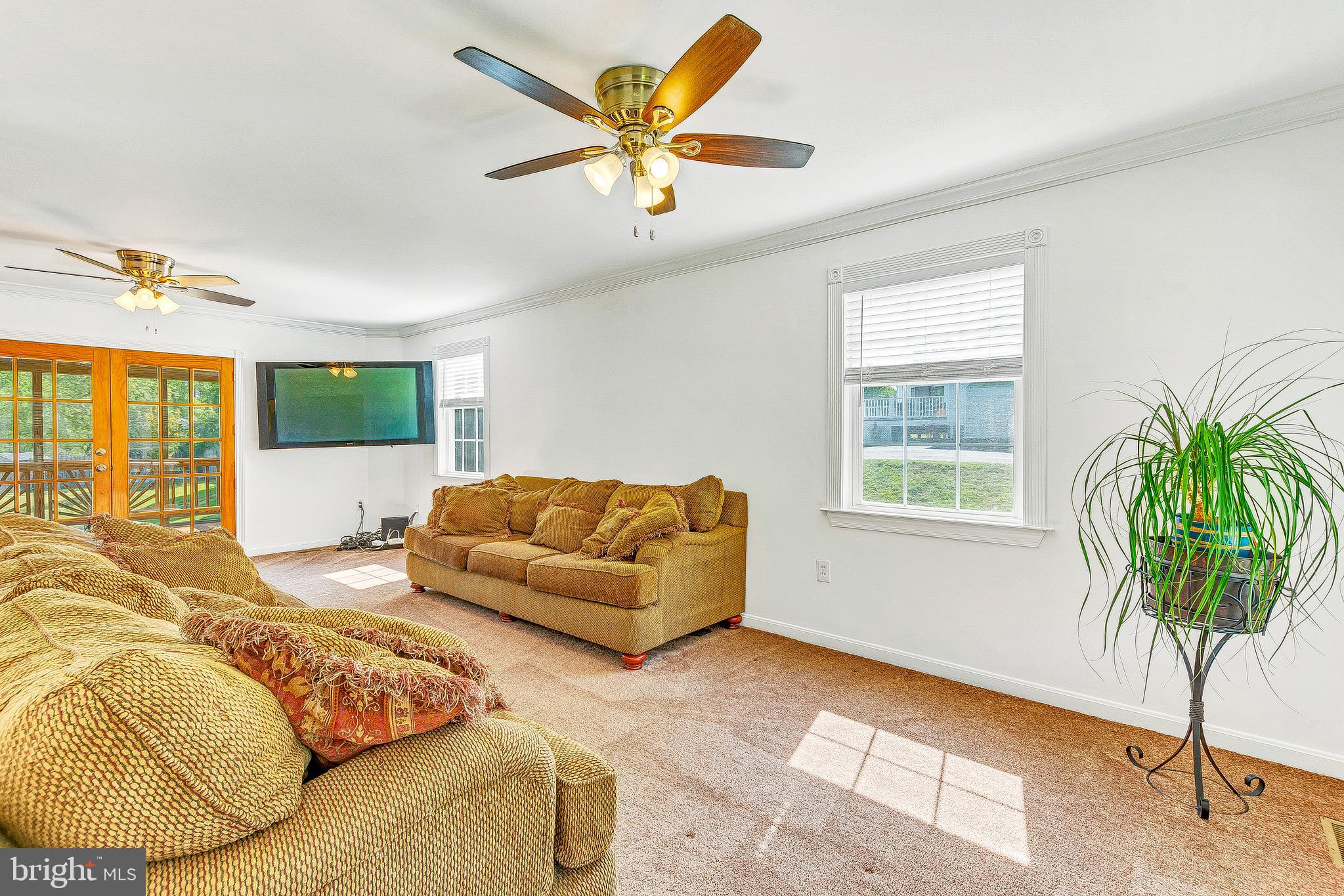 55 Walnut Creek Road Huntingtown, MD 20639 - Photo 20 of 52 Living Room...