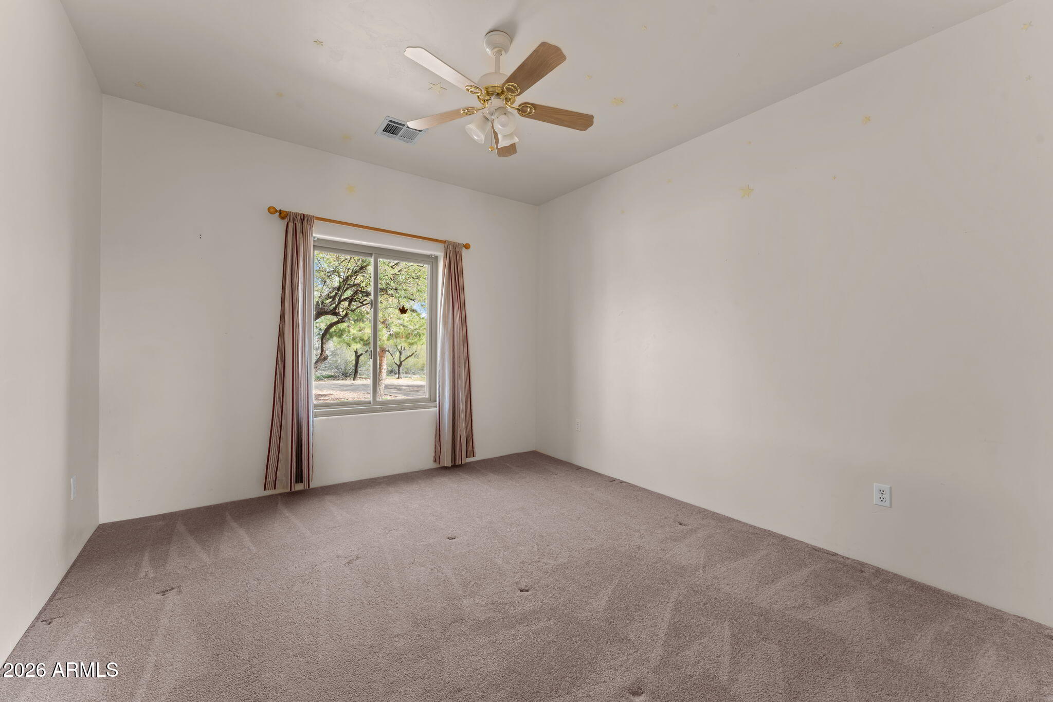 21340 Date Creek Road Wickenburg, AZ 85390 - Photo 23 of 35 an empty room with windows and fan