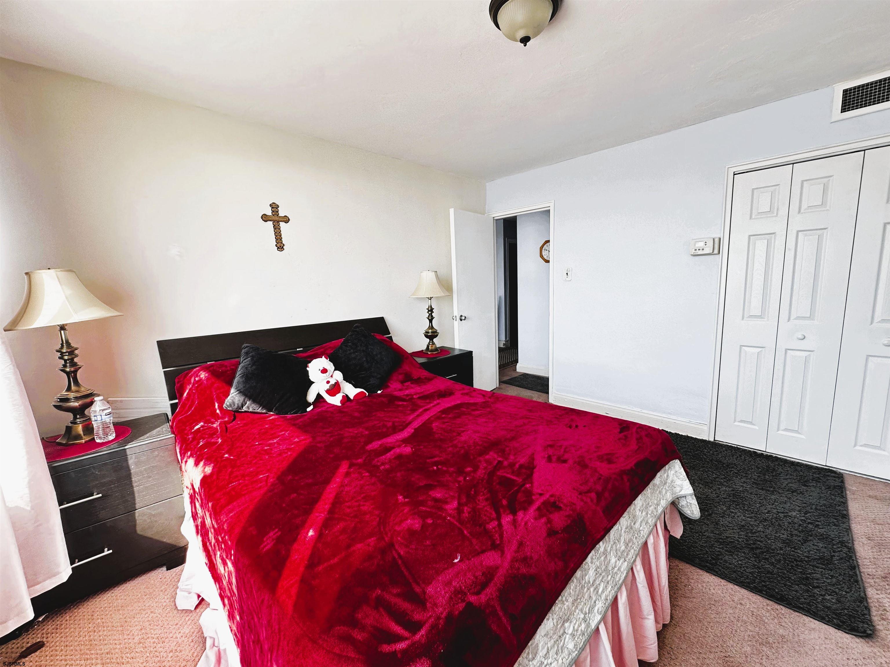 101 South Raleigh Avenue, Unit 232 Atlantic City, NJ 08401 - Photo 8 of 18 a bedroom with a bed and a lamp