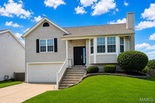 $293,500 | 22 Aspen Pointe Drive, St. Peters, MO 63376