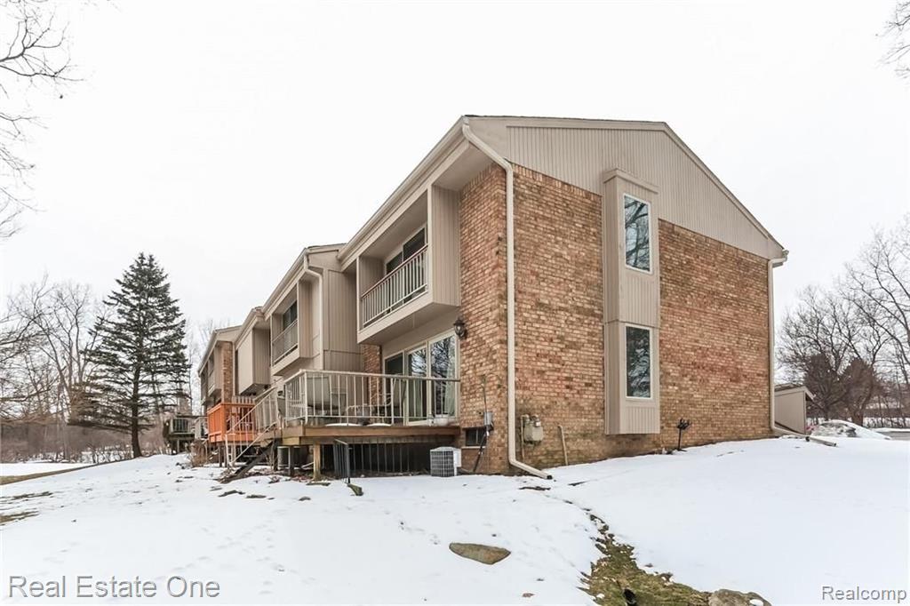 637 Oakbrook West, Unit 20 Rochester Hills, MI 48307 - Photo 20 of 24