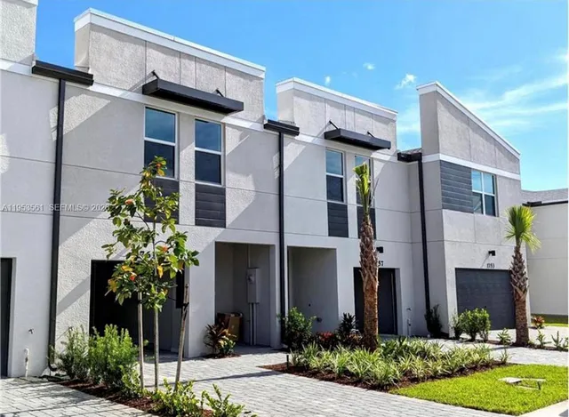 $3,050 | 5629 Mentmore Drive, West Palm Beach, FL 33407