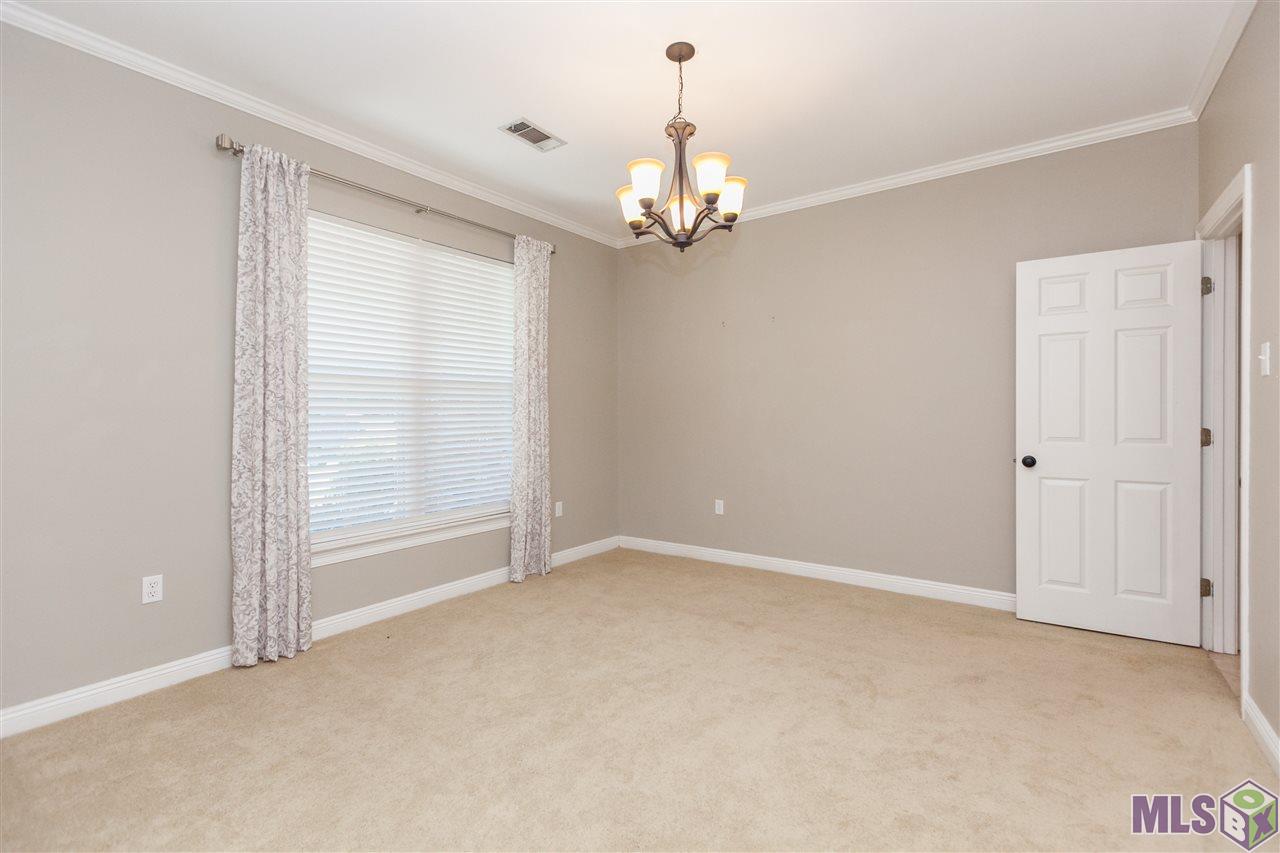 11025 Paddock Avenue Baton Rouge, LA 70816 - Photo 14 of 32 Formal Dining Room
