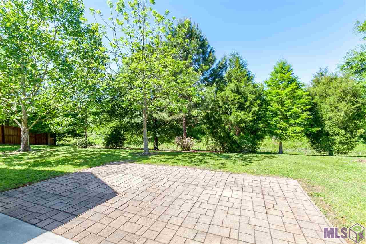 11025 Paddock Avenue Baton Rouge, LA 70816 - Photo 29 of 32 Additional Brick patio
