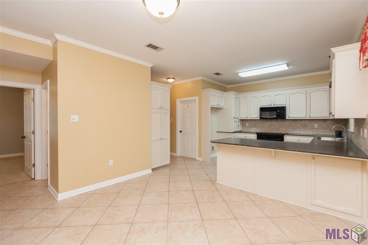 11025 Paddock Avenue Baton Rouge, LA 70816 - Photo 6 of 32 Kicthen