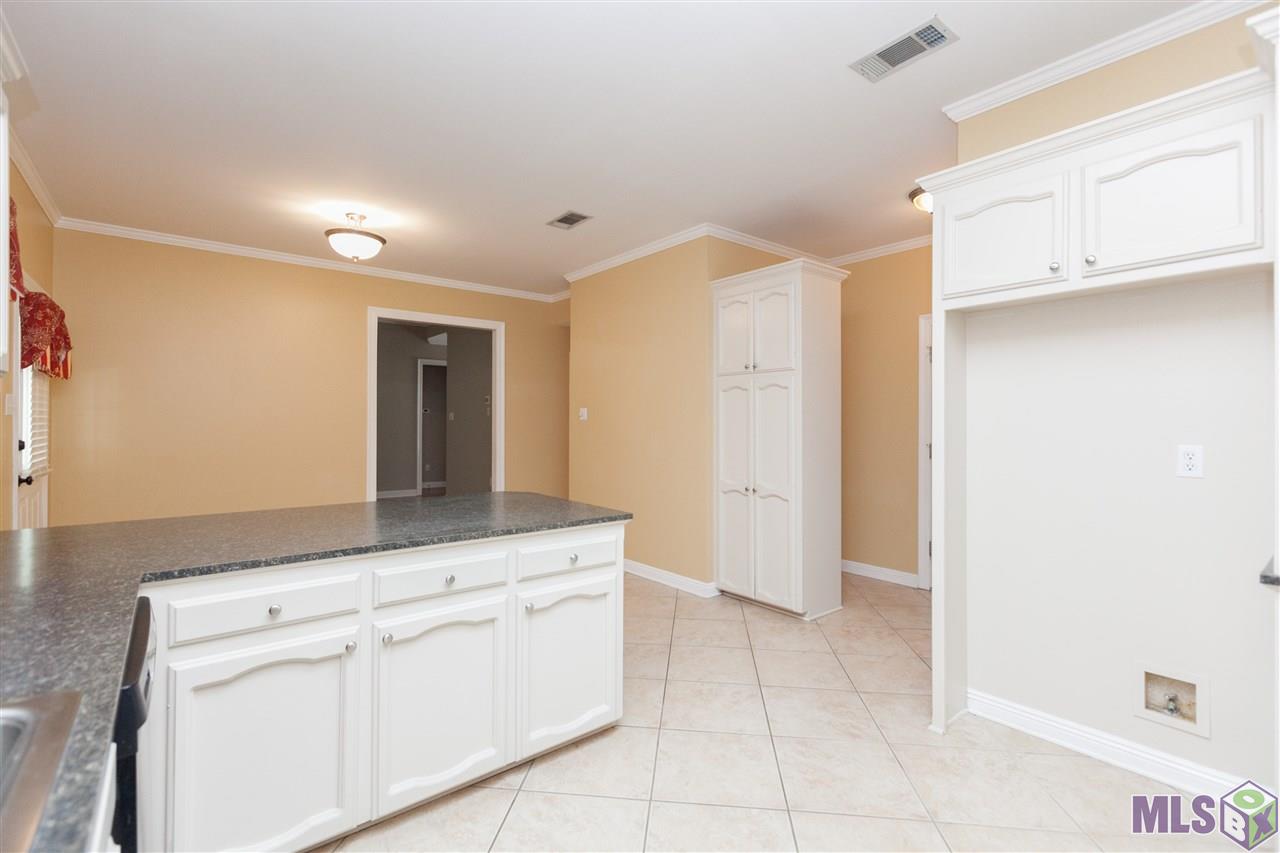 11025 Paddock Avenue Baton Rouge, LA 70816 - Photo 8 of 32 Kitchen