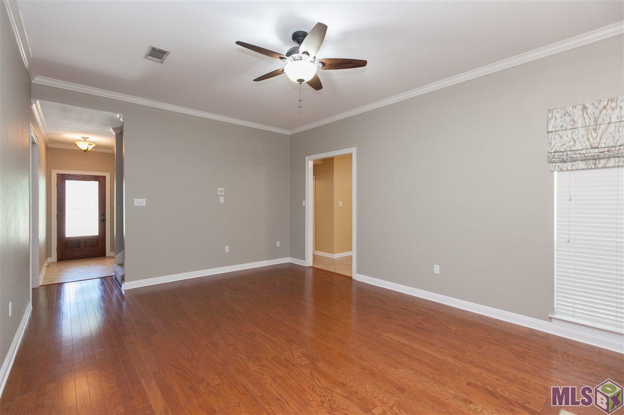 11025 Paddock Avenue Baton Rouge, LA 70816 - Photo 10 of 32 Family Room