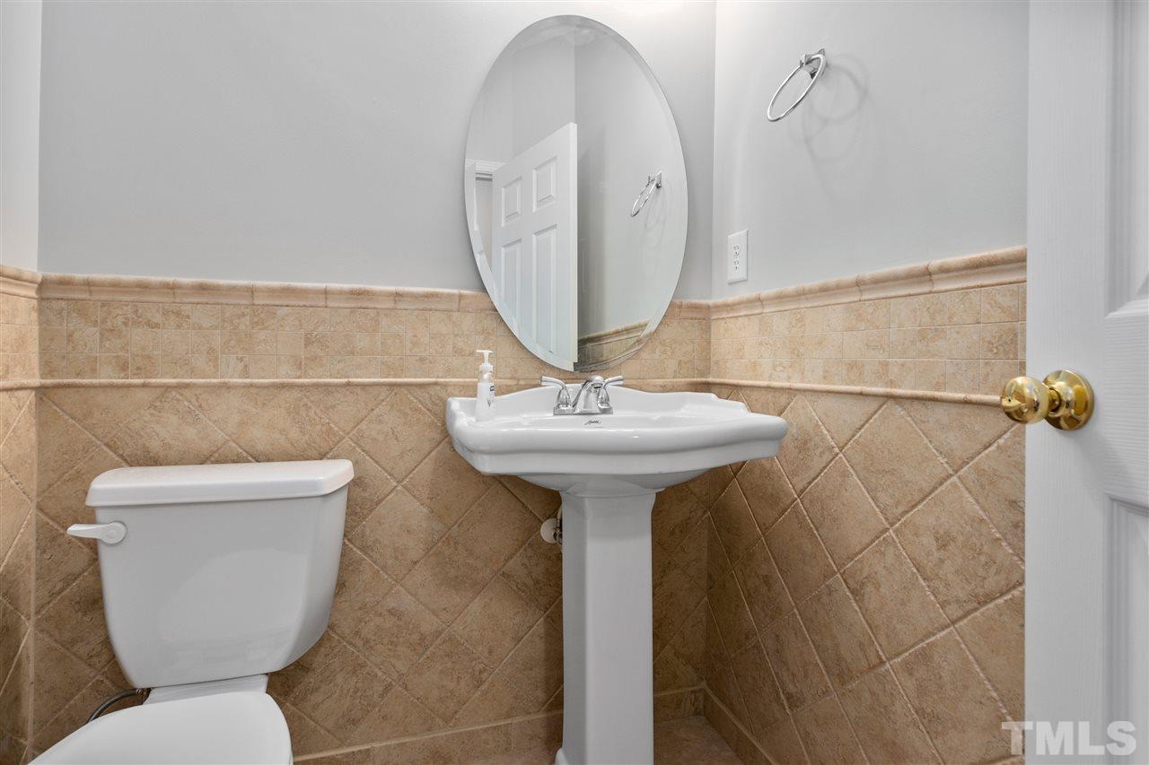 2744 Andover Glen Road Raleigh, NC 27604 - Photo 14 of 29 a bathroom with a toilet sink and mirror