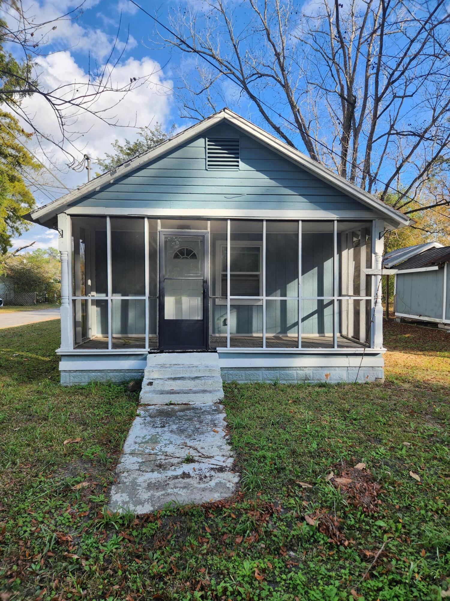 577 Main Street Chipley, FL 32428 - Photo 1 of 14 20241231_142234