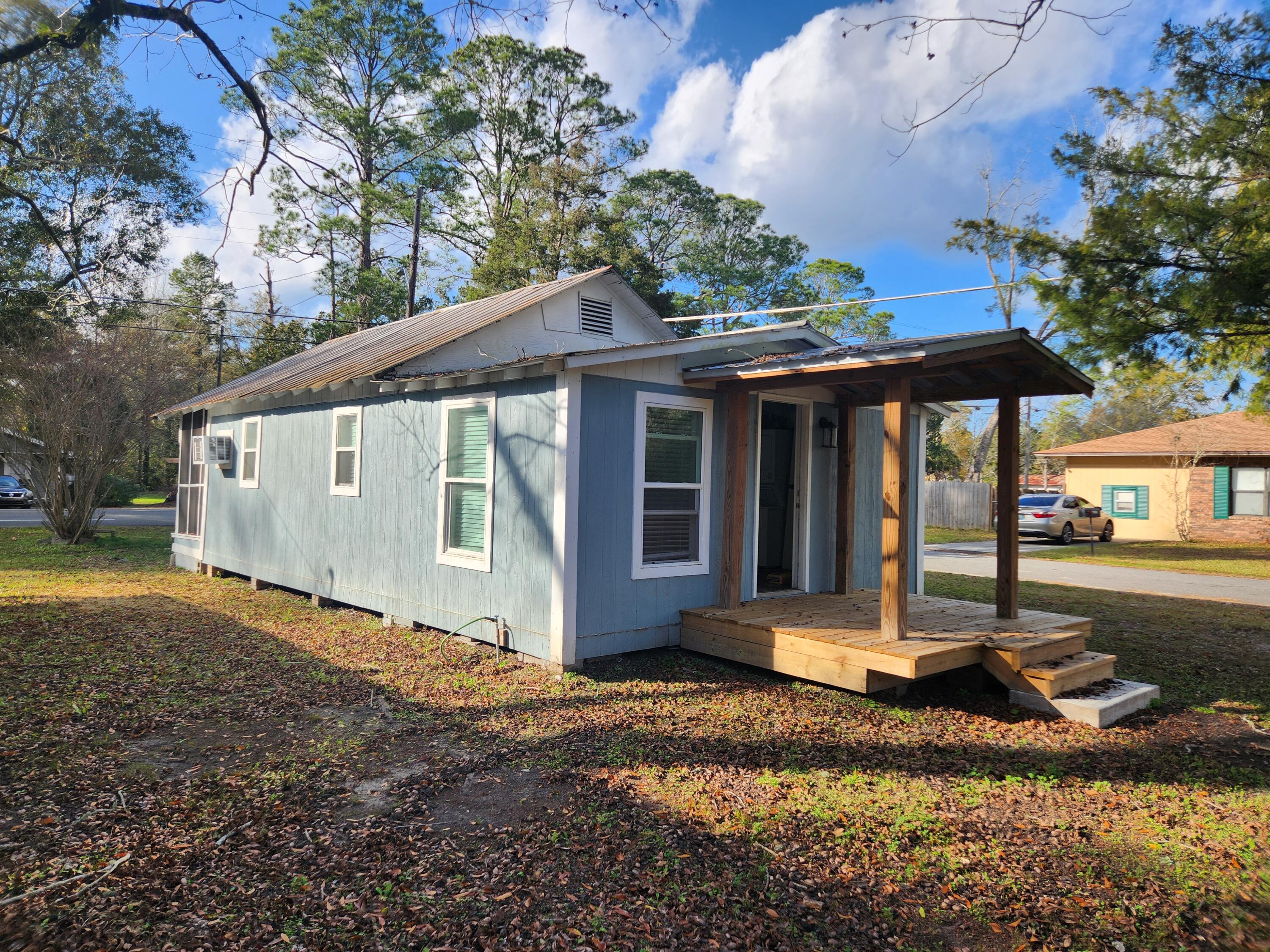 577 Main Street Chipley, FL 32428 - Photo 2 of 14 20241231_142409 (1)