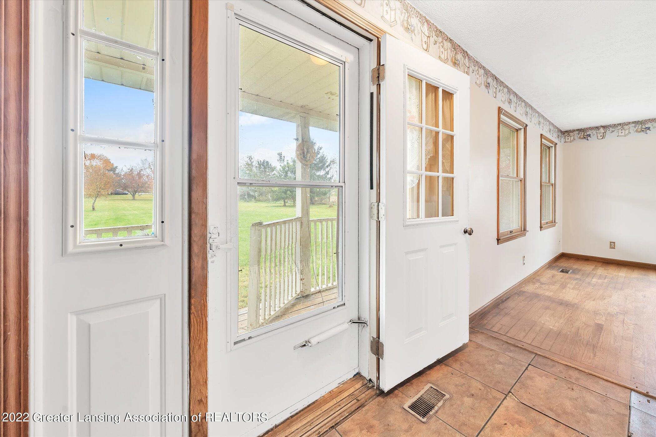 1397 South County Line Road St. Johns, MI 48879 - Photo 10 of 66 08-1397-E-Gratiot-County-Line-Rd-WindowS