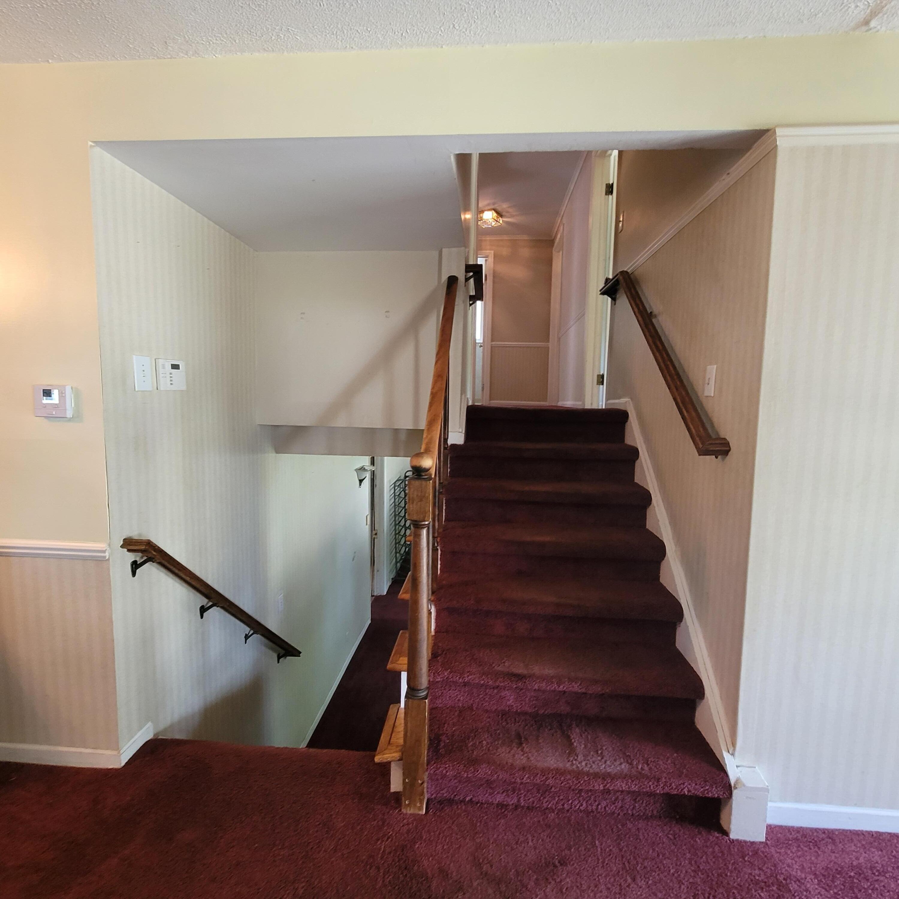 574 Christopher Road Jackson, MI 49203 - Photo 12 of 23 Staircase