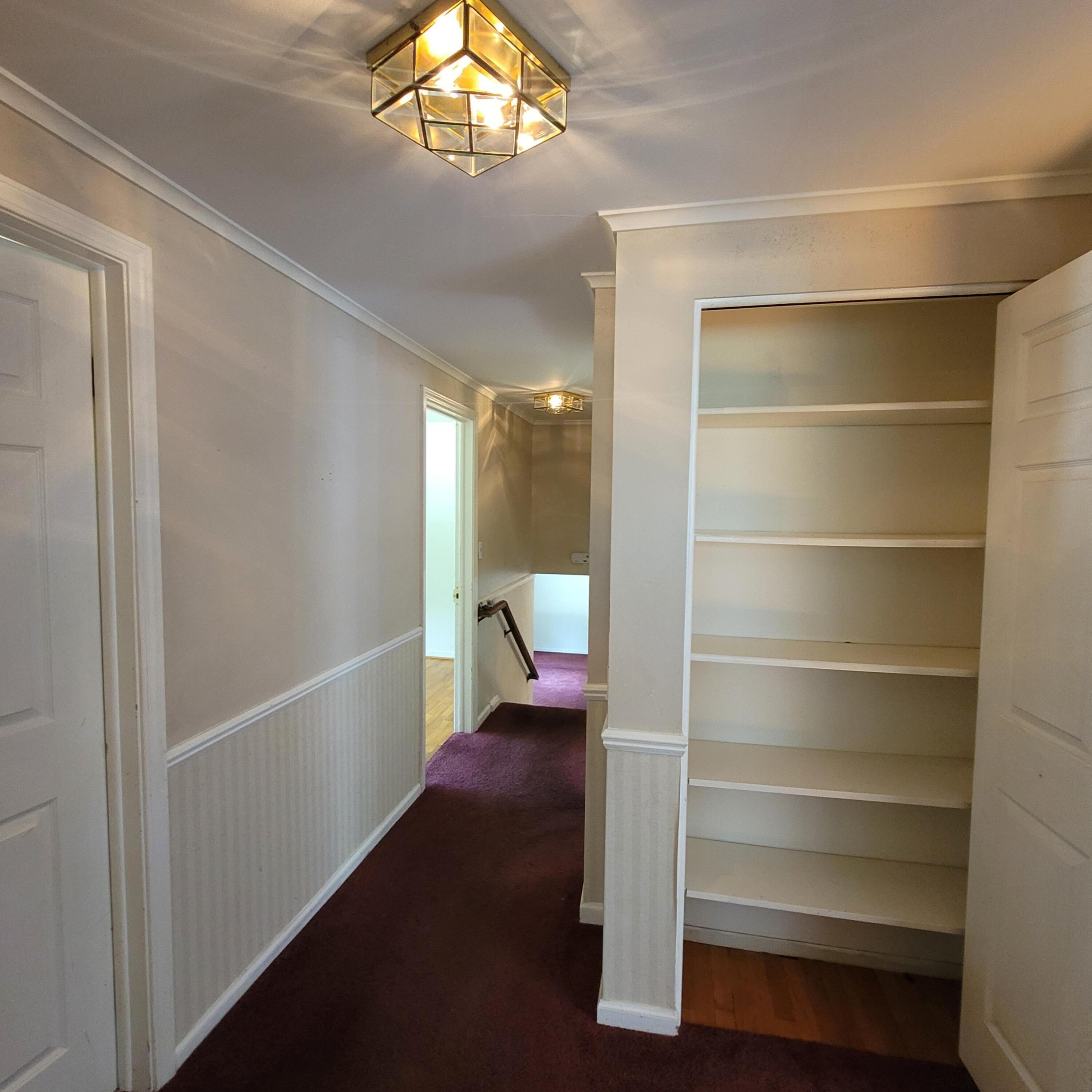 574 Christopher Road Jackson, MI 49203 - Photo 13 of 23 Upper lvl hallway