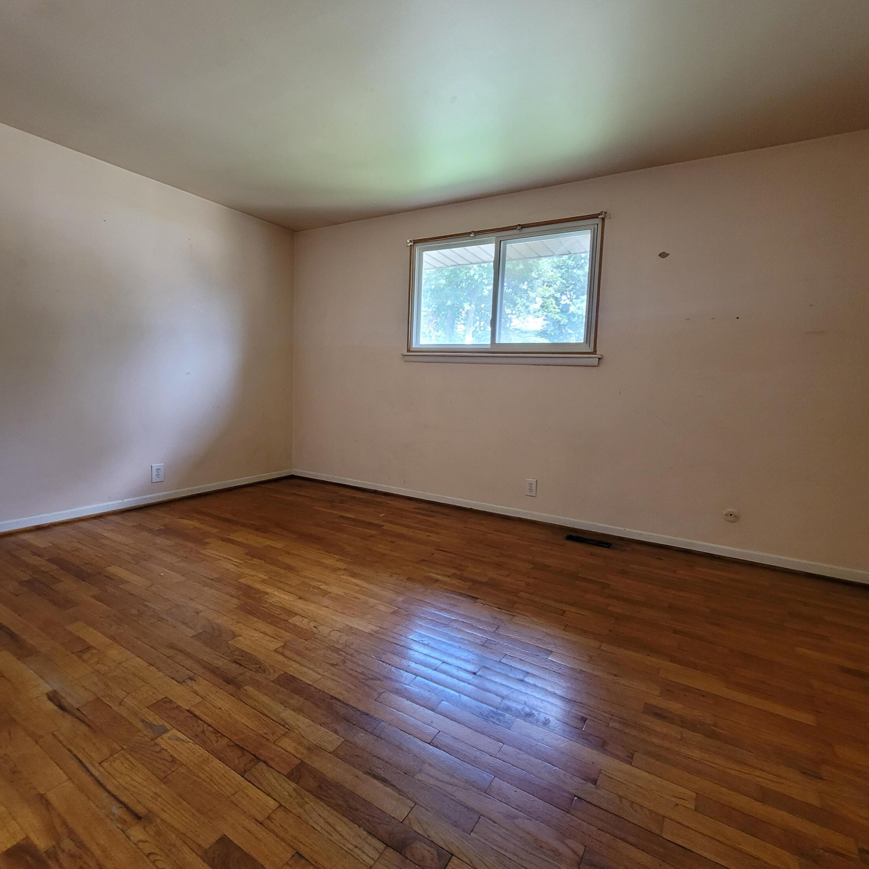 574 Christopher Road Jackson, MI 49203 - Photo 14 of 23 Master bedroom