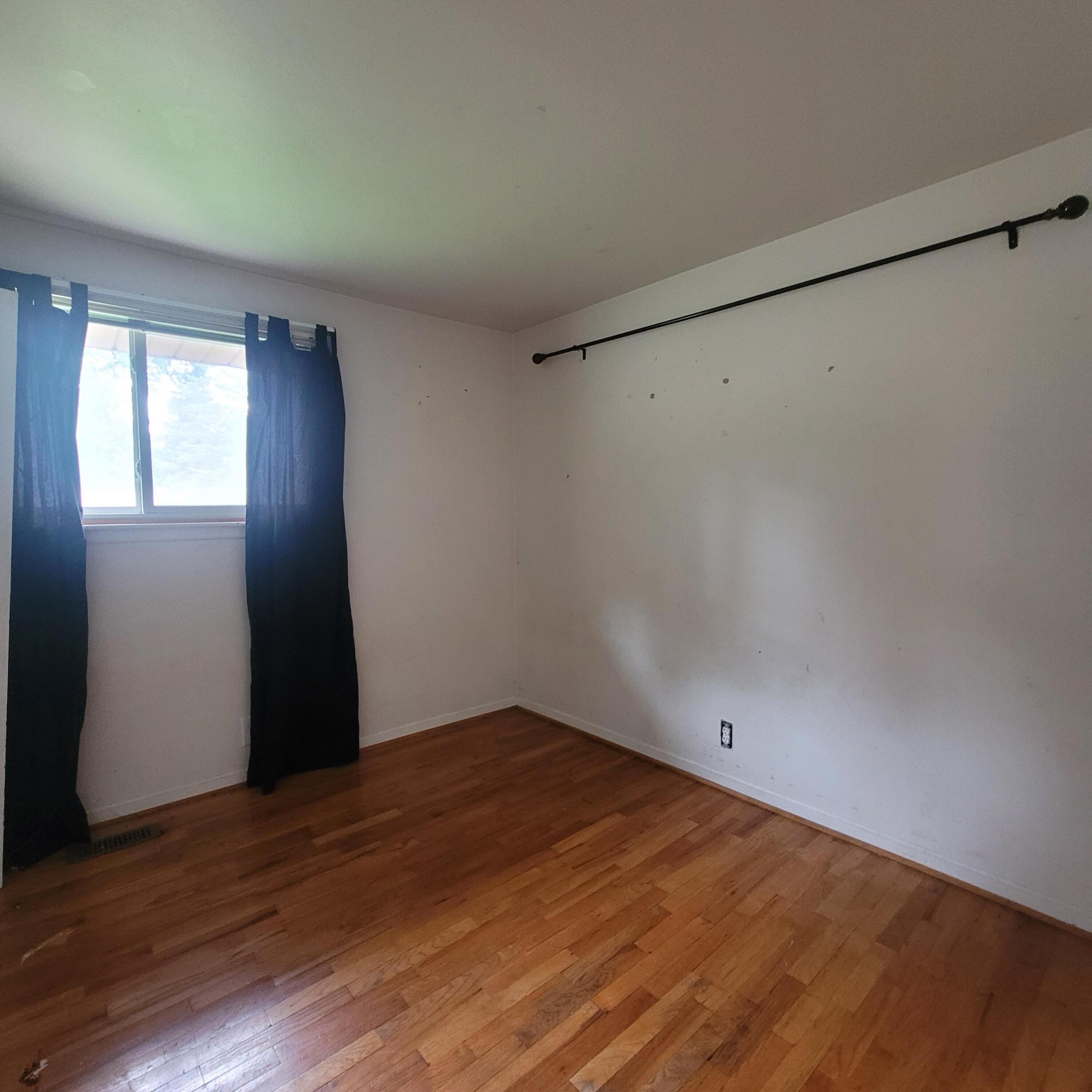 574 Christopher Road Jackson, MI 49203 - Photo 17 of 23 Bedroom 4