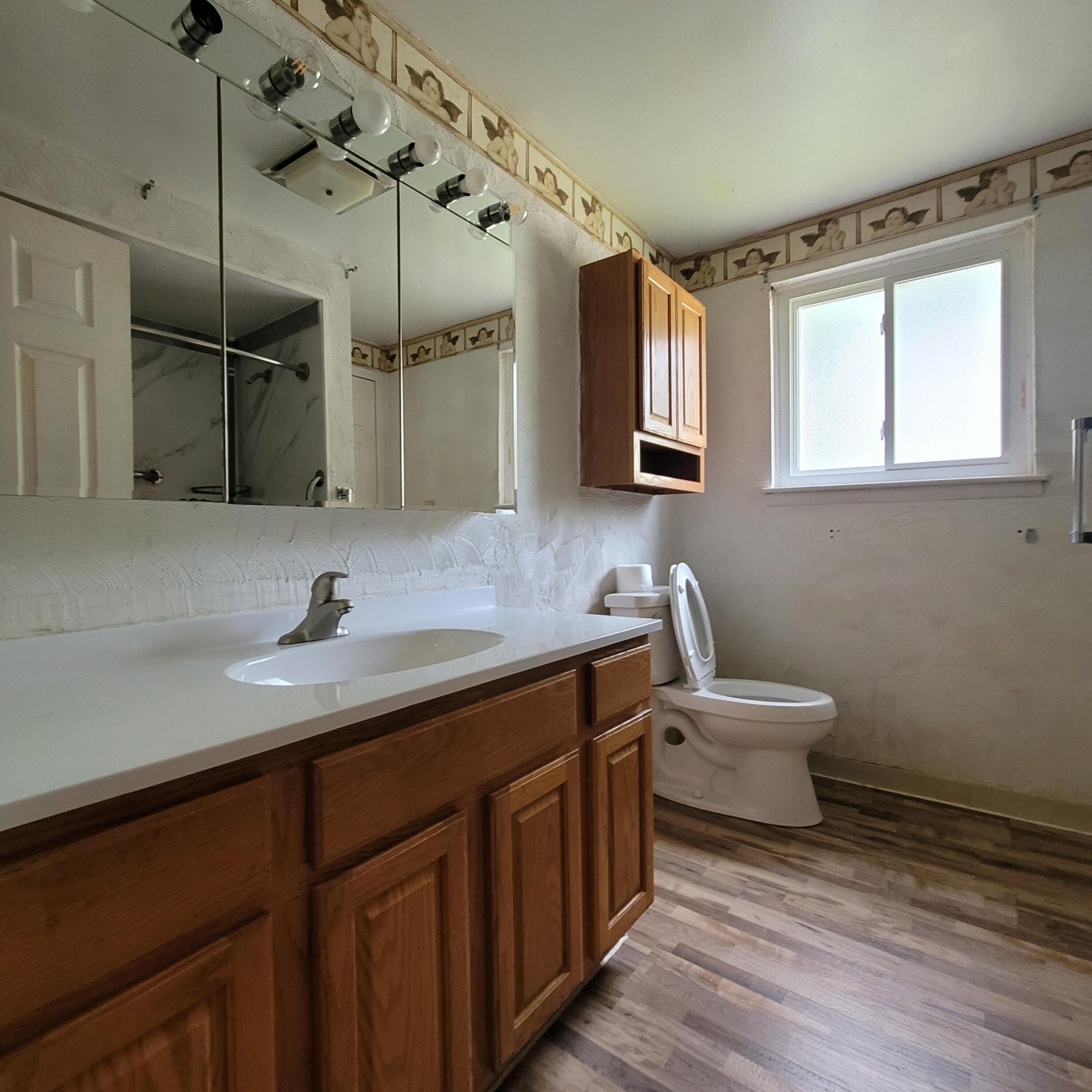 574 Christopher Road Jackson, MI 49203 - Photo 18 of 23 2nd lvl full bathroom