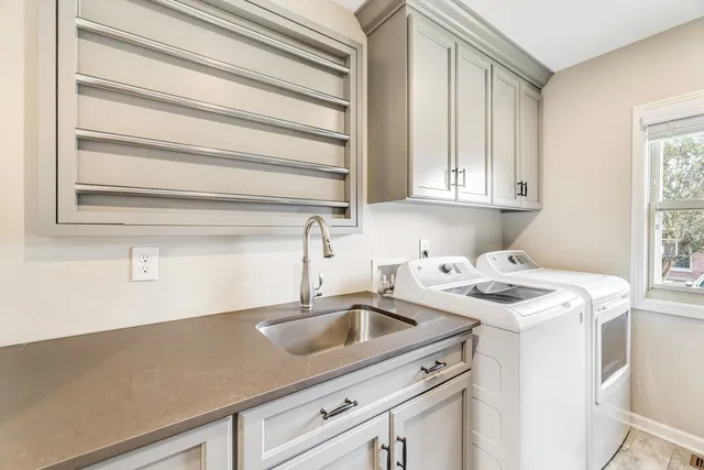 a view of a yard with a tree