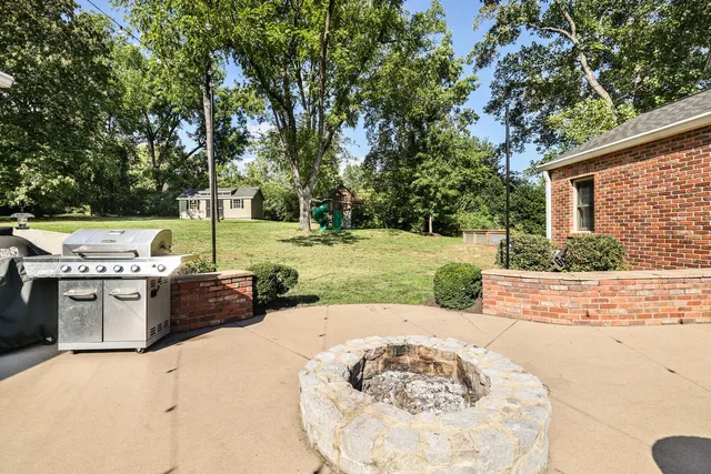 $1,250,000 | 610 Farrell Parkway, Nashville, TN 37220