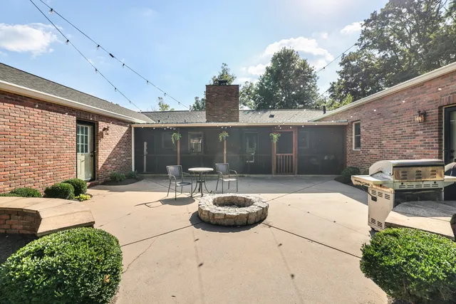 $1,250,000 | 610 Farrell Parkway, Nashville, TN 37220