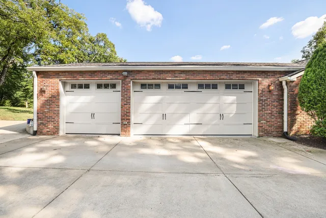 $1,250,000 | 610 Farrell Parkway, Nashville, TN 37220