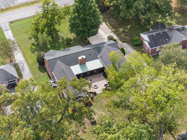 $1,250,000 | 610 Farrell Parkway, Nashville, TN 37220