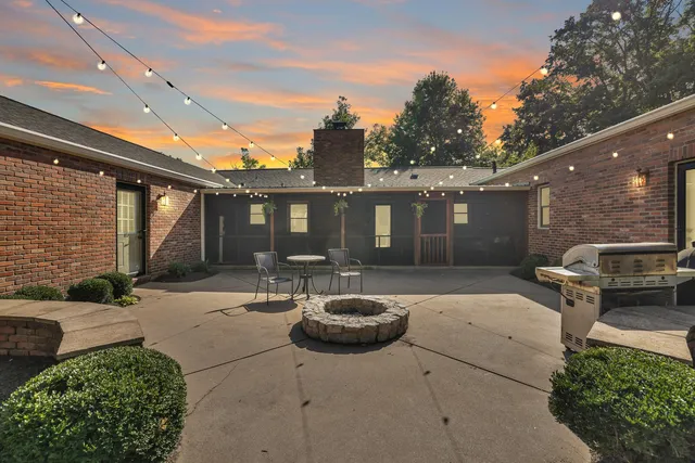 $1,250,000 | 610 Farrell Parkway, Nashville, TN 37220