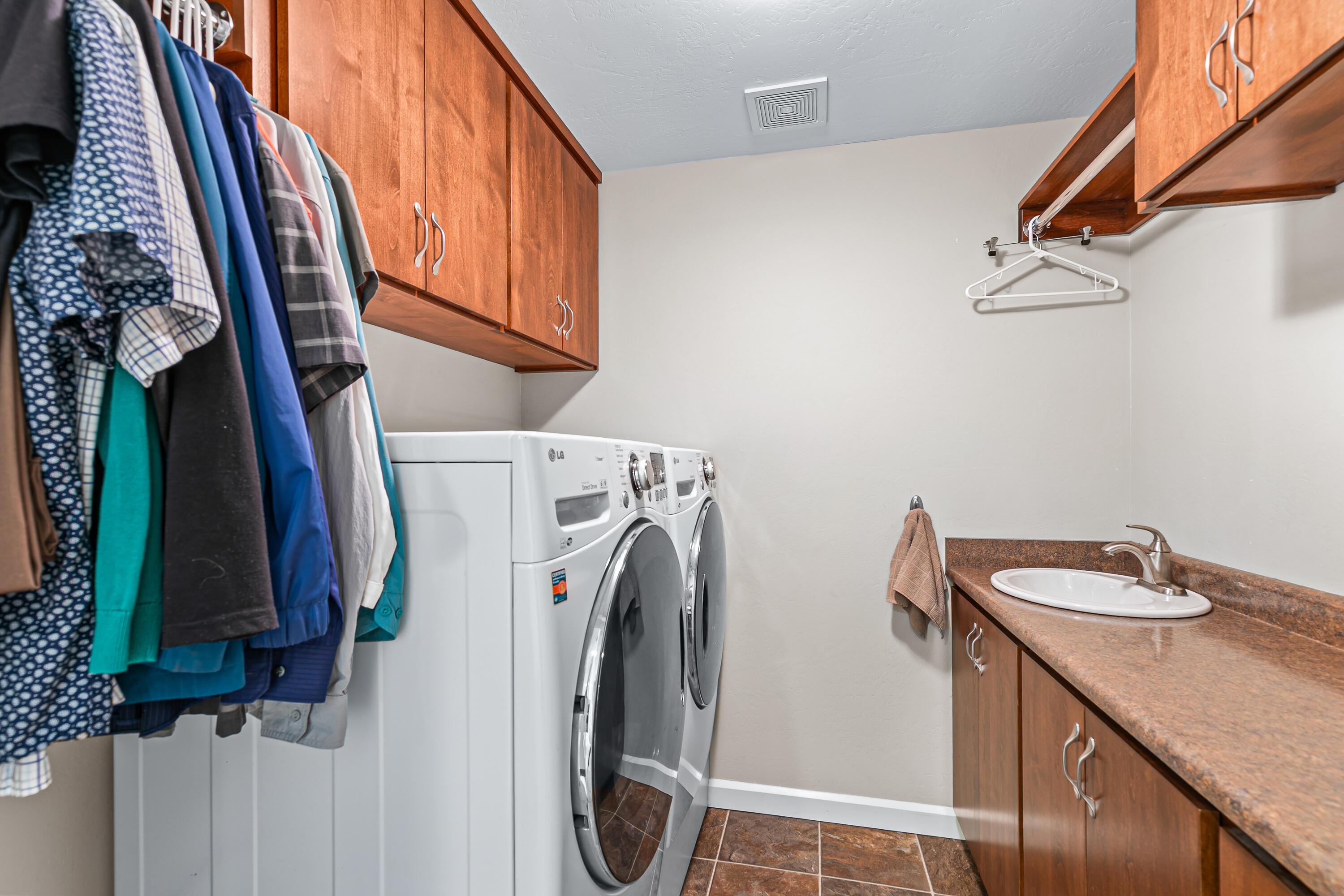 736 Frances Lane Ashland, OR 97520 - Photo 22 of 43 a utility room with dryer and washer
