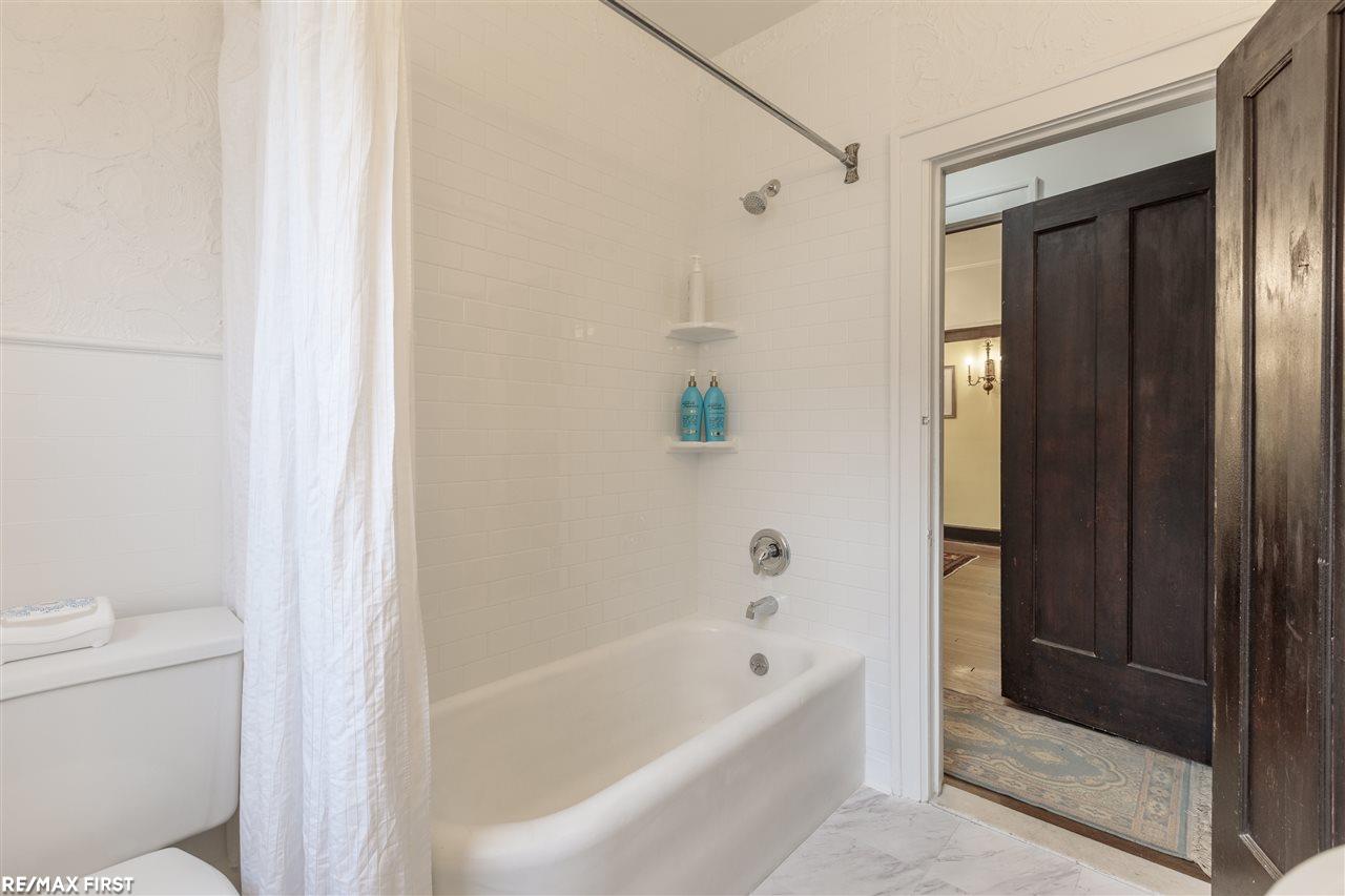 830 Barrington Road Grosse Pointe Park, MI 48230 - Photo 11 of 31