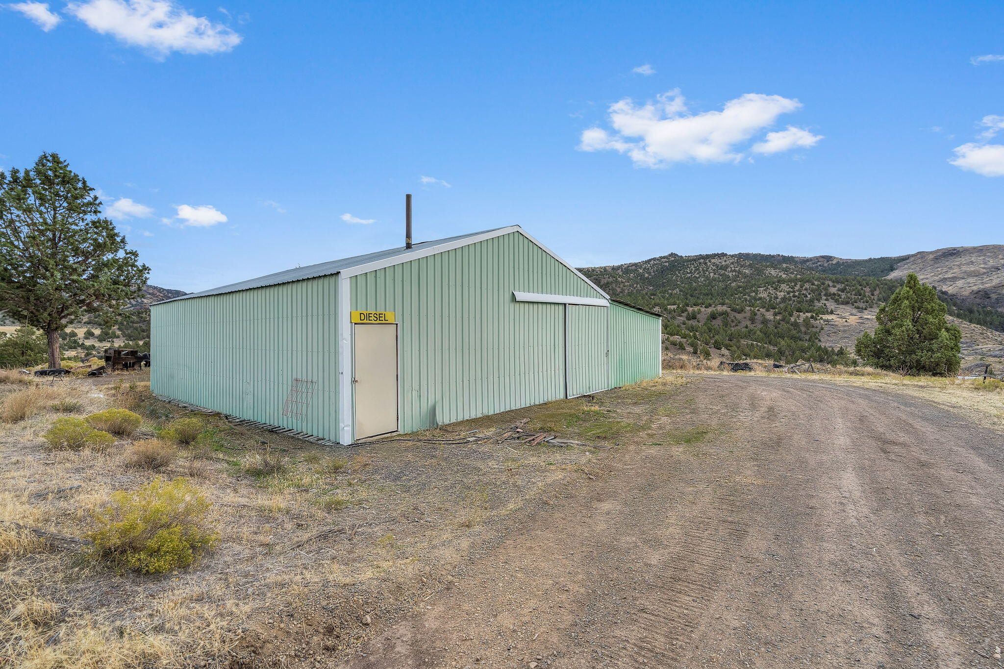 19369 Highway 26 Mitchell, OR 97750 - Photo 15 of 60 2025_09_30_19369_us26_mitchell-38