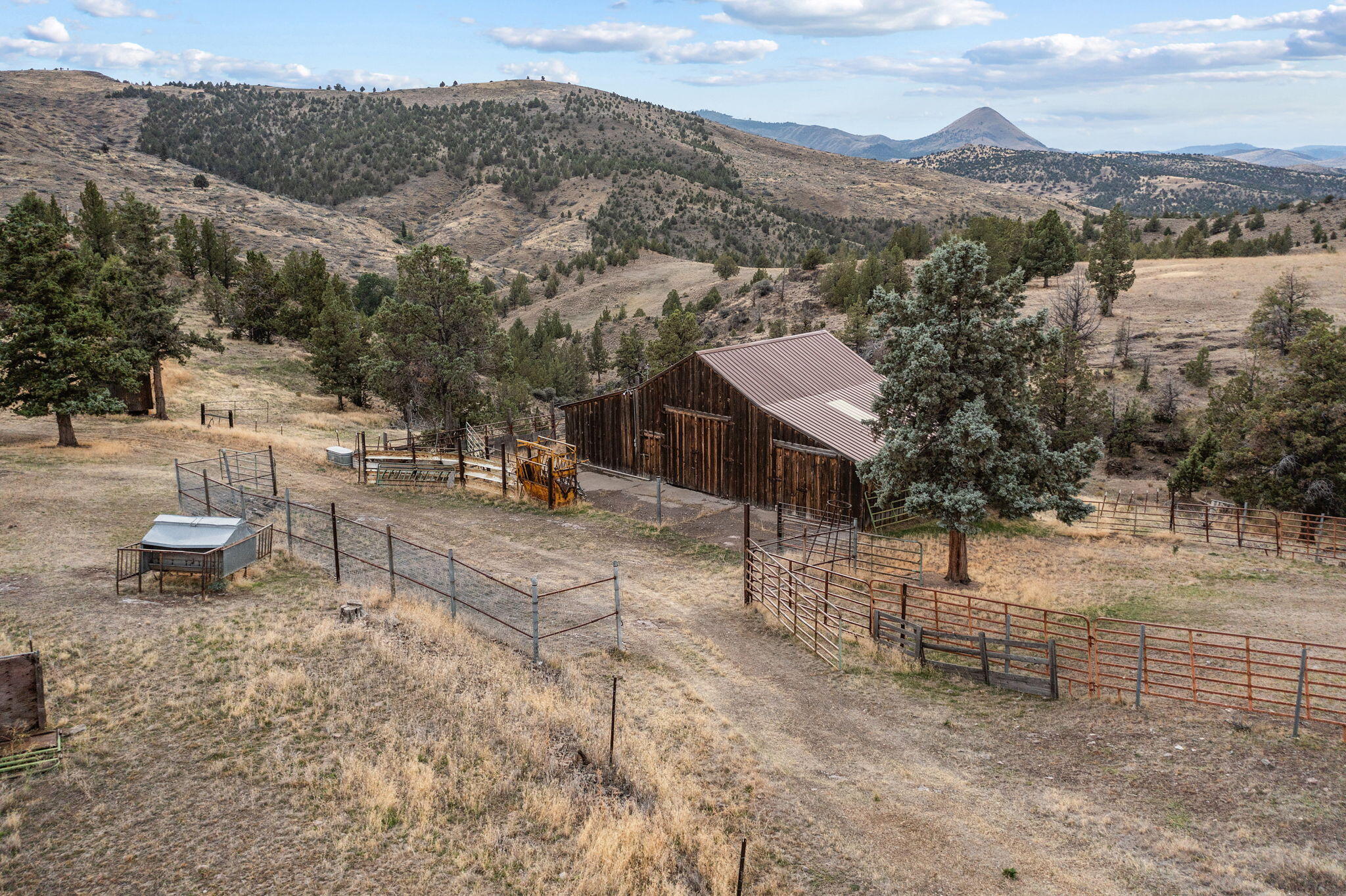 19369 Highway 26 Mitchell, OR 97750 - Photo 37 of 60 2025_09_30_19369_us26_mitchell-drone-4