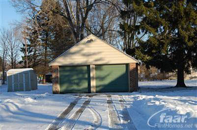 4314 North Genesee Road Flint, MI 48506 - Photo 4 of 12 20124448-3.JPG