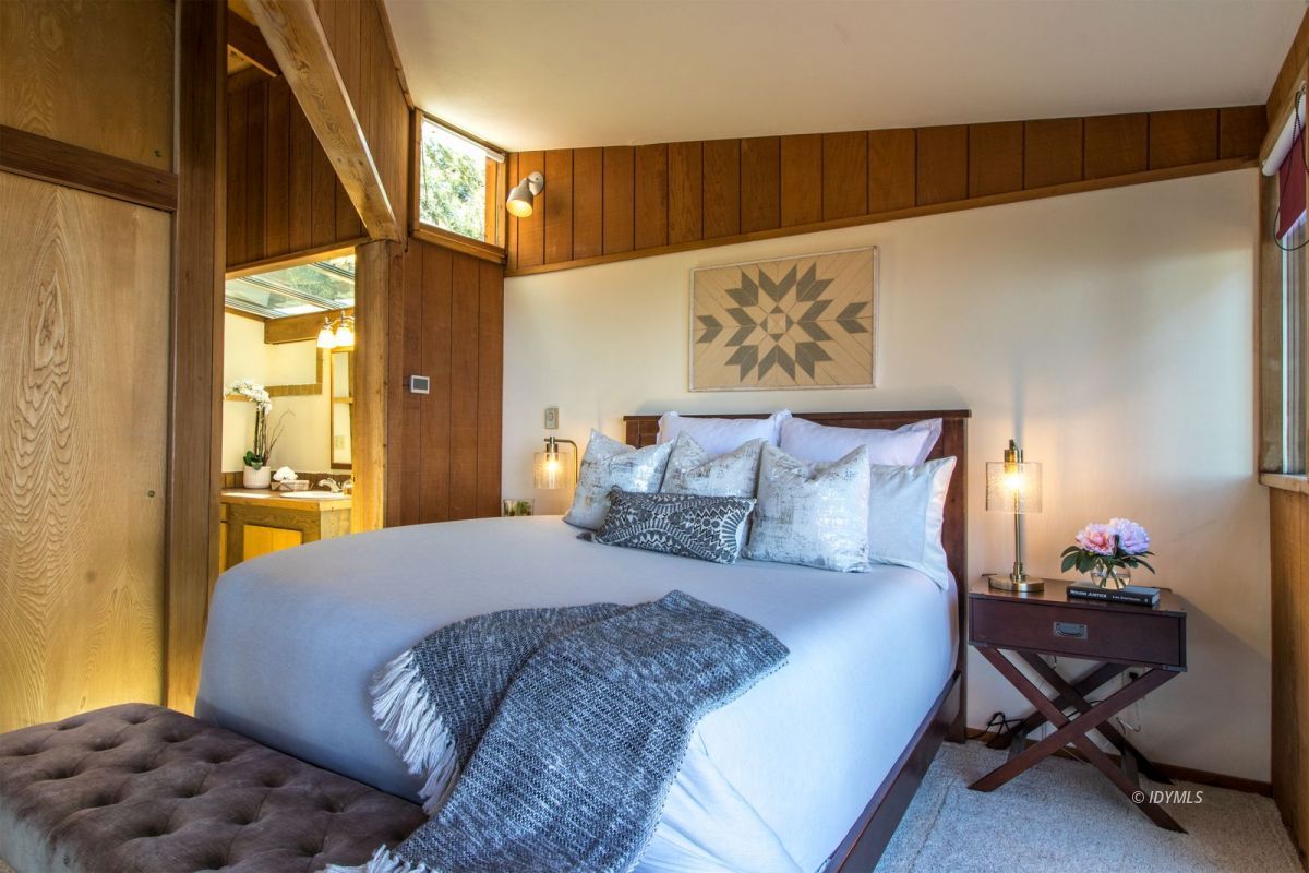 25281 Deer Path Road Pine Cove, CA 92549 - Photo 12 of 42 a bedroom with a bed and wooden floor