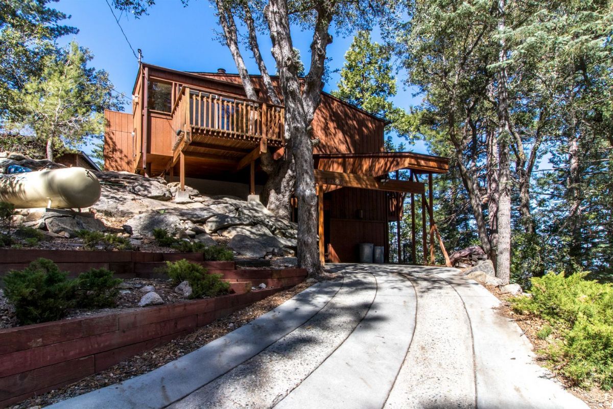 25281 Deer Path Road Pine Cove, CA 92549 - Photo 17 of 42 a front view of a house with a yard