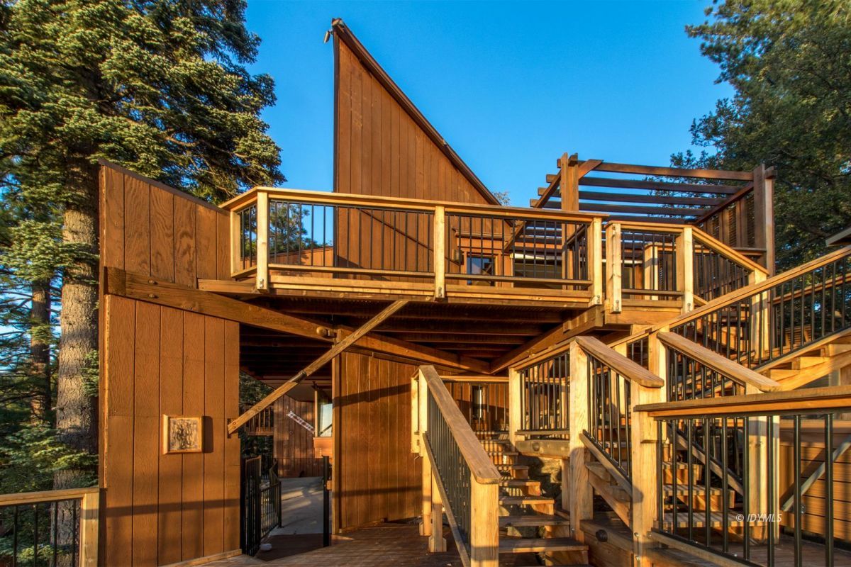 25281 Deer Path Road Pine Cove, CA 92549 - Photo 38 of 42 a view of a house with wooden fence