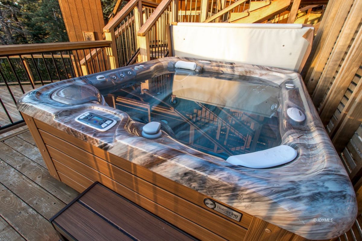 25281 Deer Path Road Pine Cove, CA 92549 - Photo 40 of 42 a view of balcony with furniture