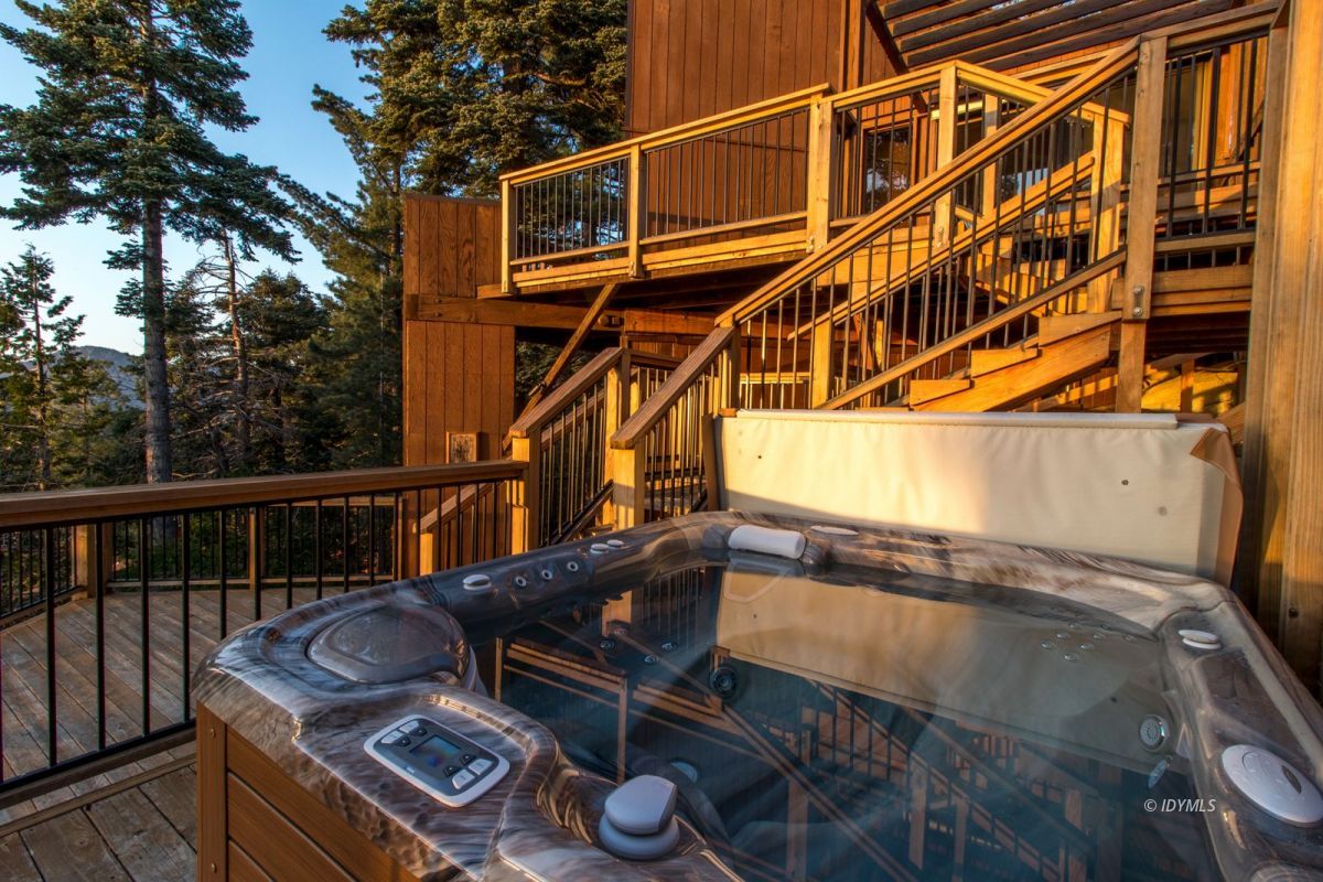 25281 Deer Path Road Pine Cove, CA 92549 - Photo 9 of 42 a view of balcony with furniture