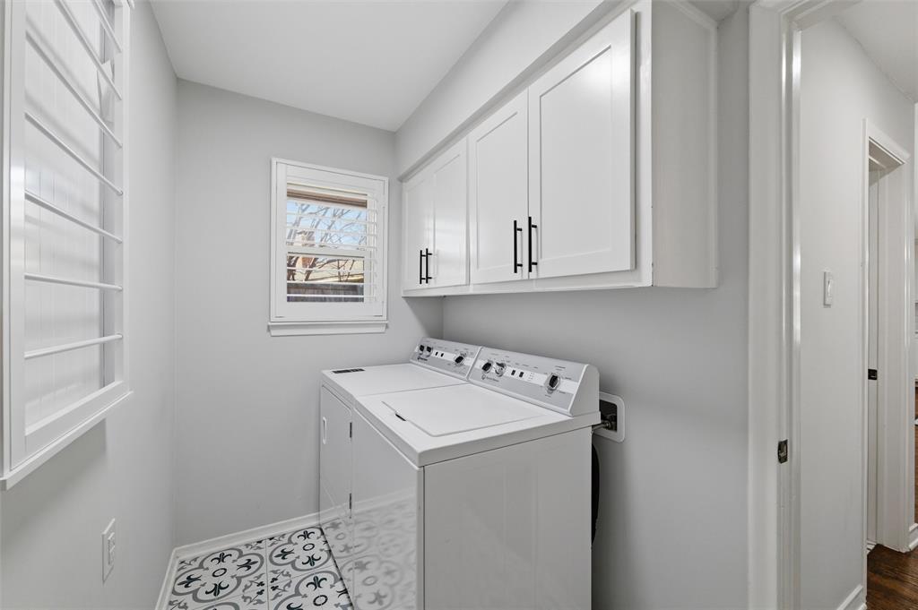 10717 Ferndale Road Dallas, TX 75238 - Photo 28 of 36 a utility room with dryer and washer