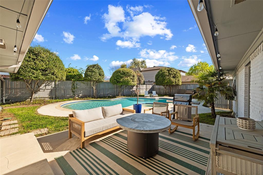 10717 Ferndale Road Dallas, TX 75238 - Photo 32 of 36 a view of an outdoor sitting area with furniture