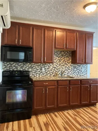 $925 | 76 Tracy Street, Unit 4, Buffalo, NY 14201